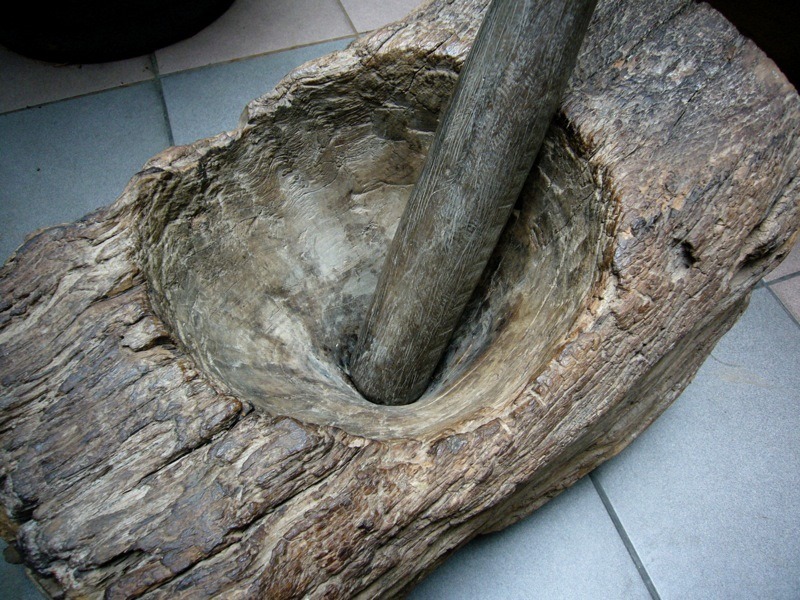 Wooden_mortar_pestle