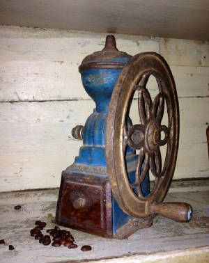 https://knowyourgrinder.com/wp-content/uploads/2015/10/antique-peugeot-coffee-mill.jpg