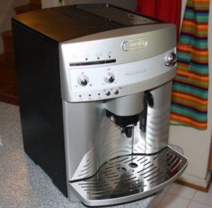 DeLonghi ESAM3300 Magnifica Super-Automatic Espresso Coffee Machine Review