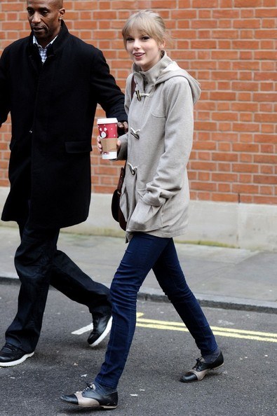 Taylor Swift Drinking Starbucks Coffee